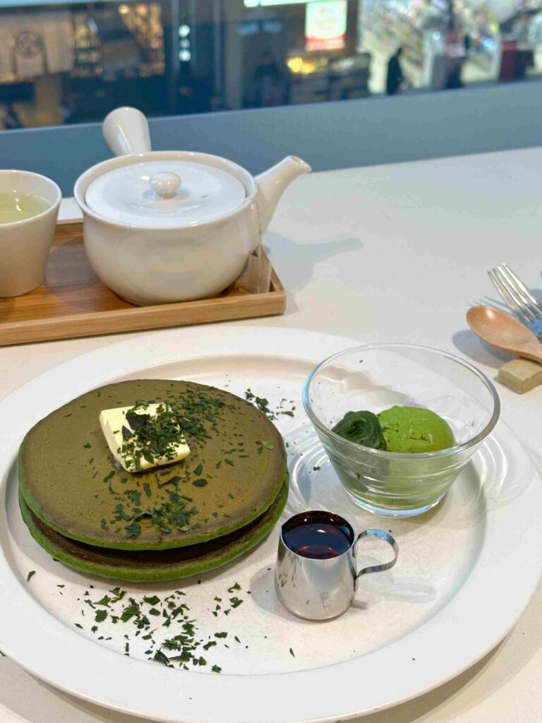 抹茶鬆餅（お茶のようなホットケーキ）