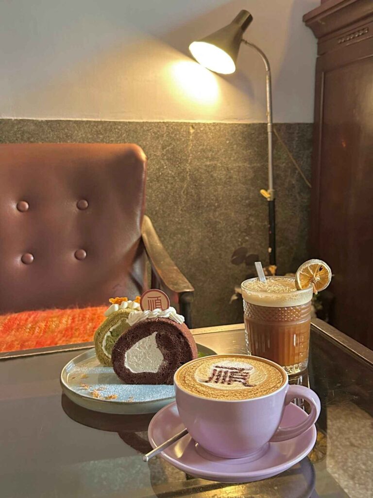 台南┃順風號：主打生乳捲的老宅咖啡廳，與可愛狗狗共度療癒時光！