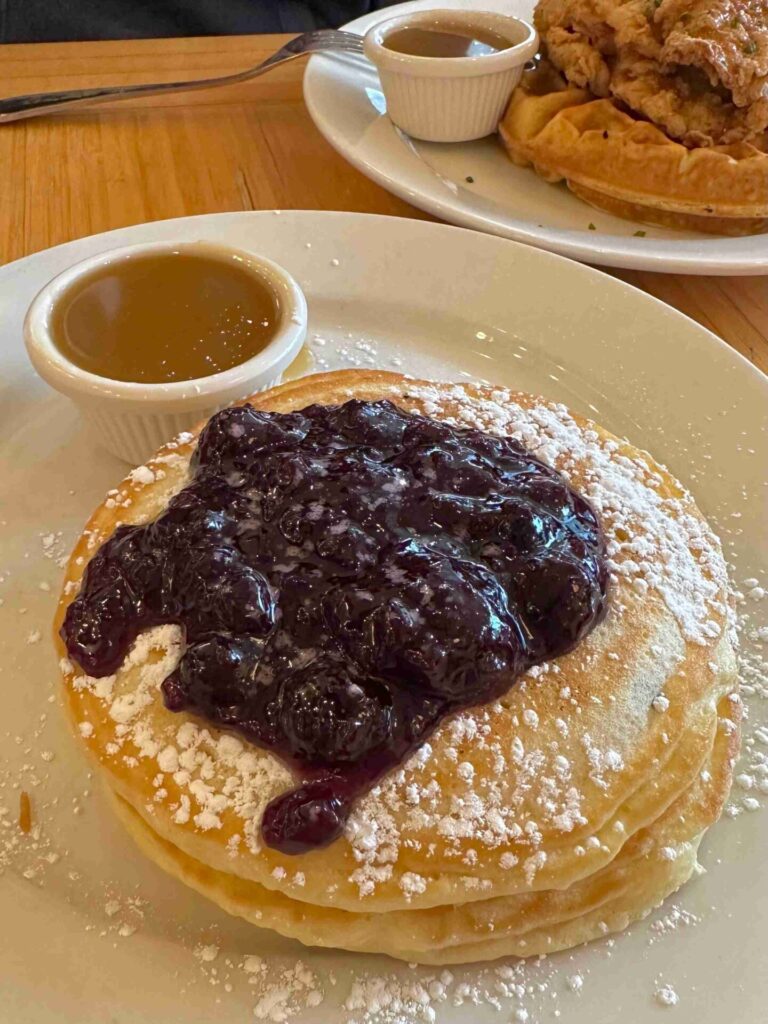 紐約美食｜Clinton Street Baking Company 
藍莓鬆餅（Blueberry Pancakes）