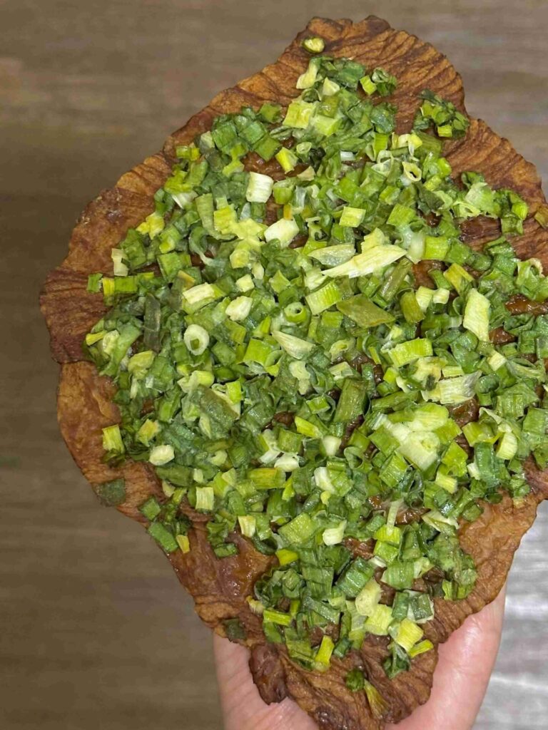 台中美食｜小山之丘：人氣爆棚的焦糖小泡芙，蔥花控與甜點迷必訪麵包店