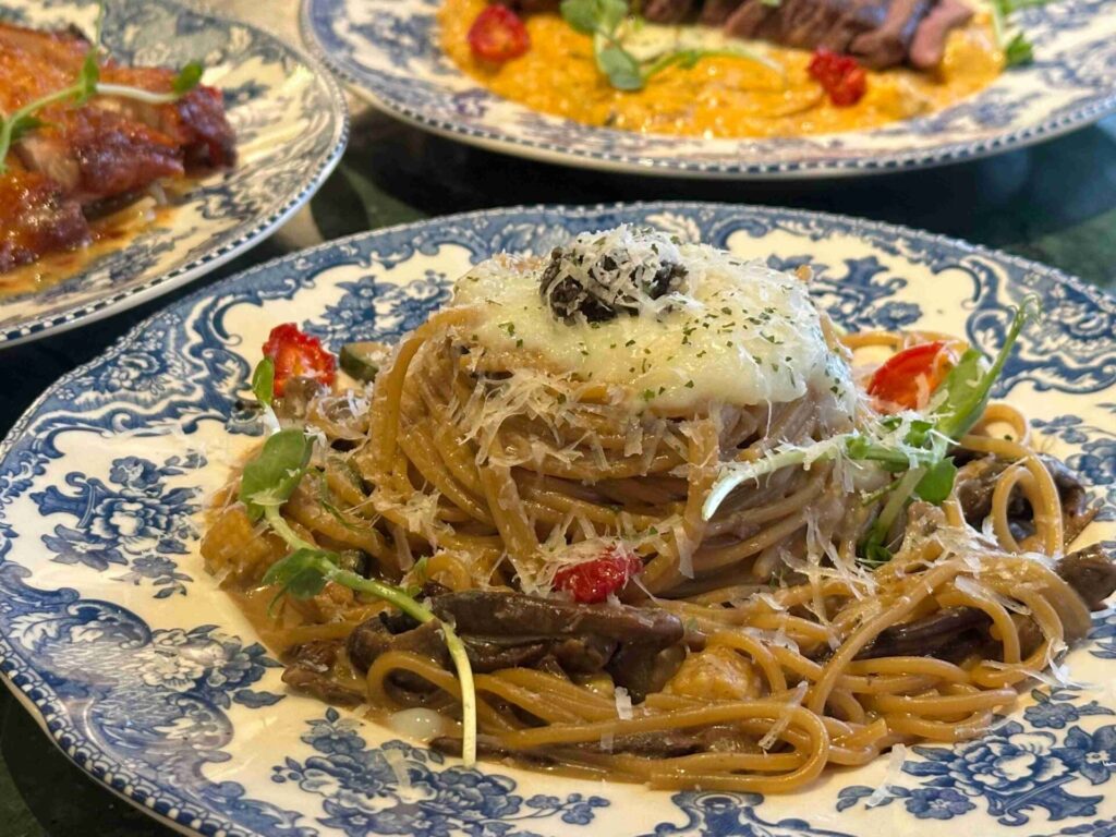 台中美食｜今鶴 JiNHER 公益店：義式餐酒館，早午餐與舒芙蕾一次滿足！
