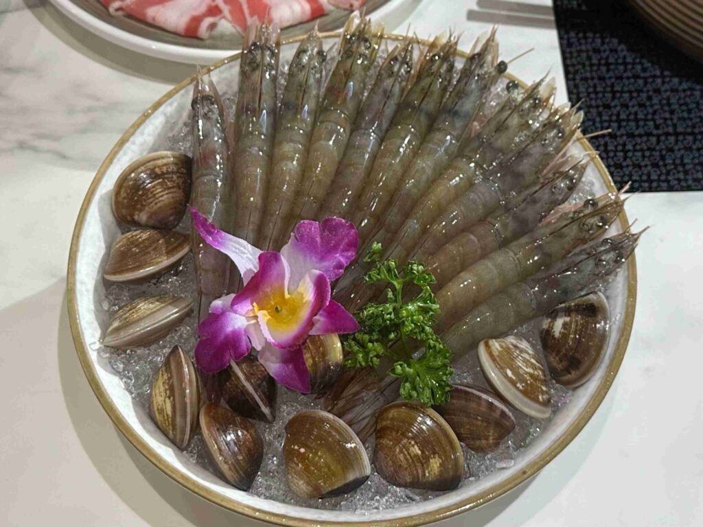 豐原美食｜台中嗑肉石鍋：海鮮肉品新鮮、自助吧超澎湃，打拋豬與咖哩無限供應！