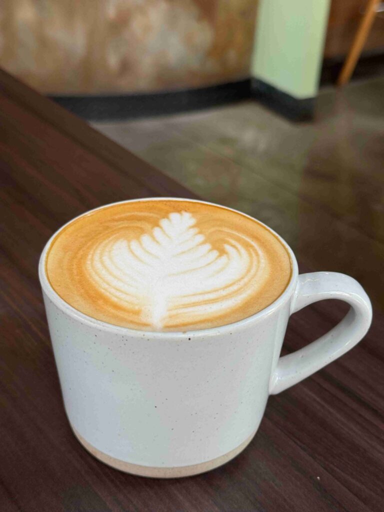 台中美食｜憲賣咖啡 熱河店：北歐風空間裡的療癒早晨時光，必吃北歐招牌早餐Plus！