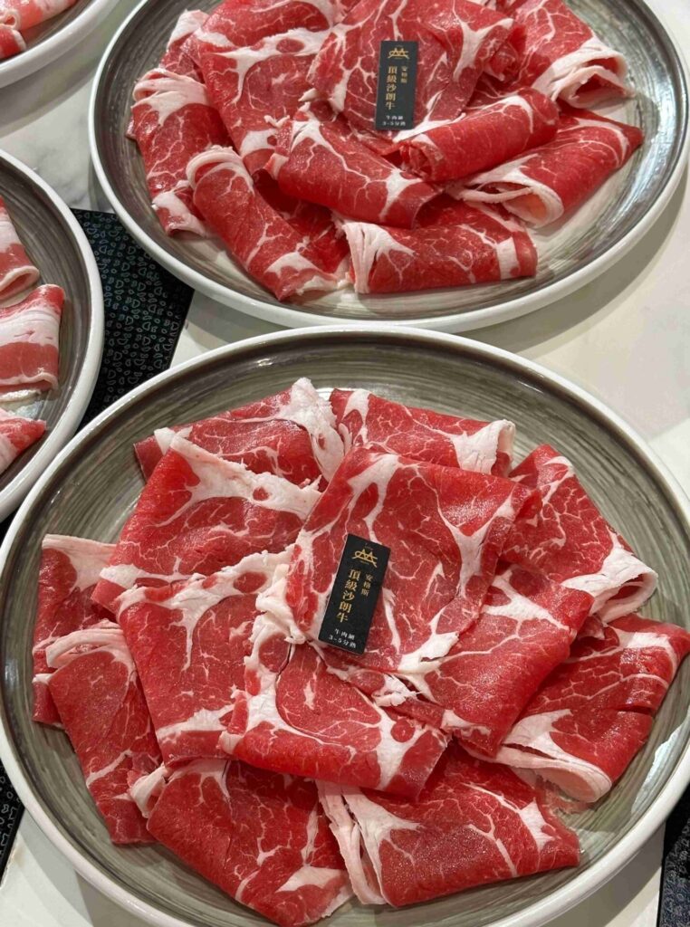 豐原美食｜台中嗑肉石鍋：海鮮肉品新鮮、自助吧超澎湃，打拋豬與咖哩無限供應！