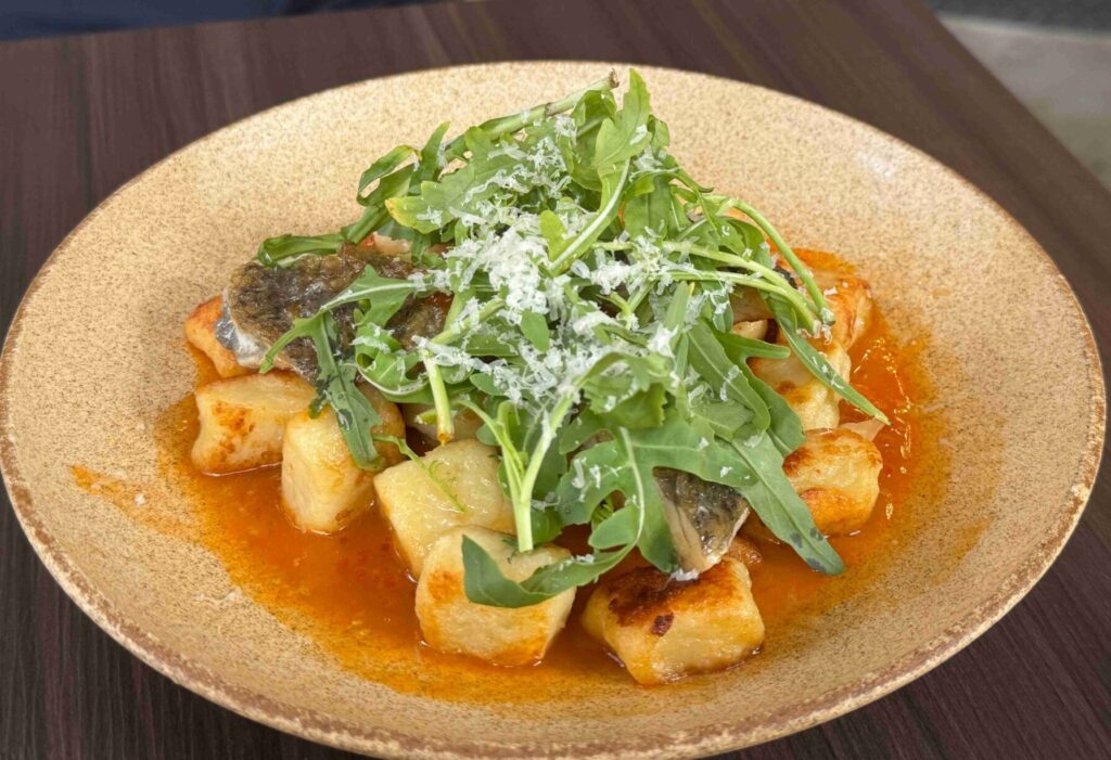 台中美食｜憲賣咖啡 熱河店：北歐風空間裡的療癒早晨時光，必吃北歐招牌早餐Plus！