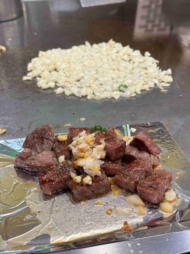 台中｜嘉賓平價鐵板燒：在地人激推的超香鐵板燒，不排隊吃不到！