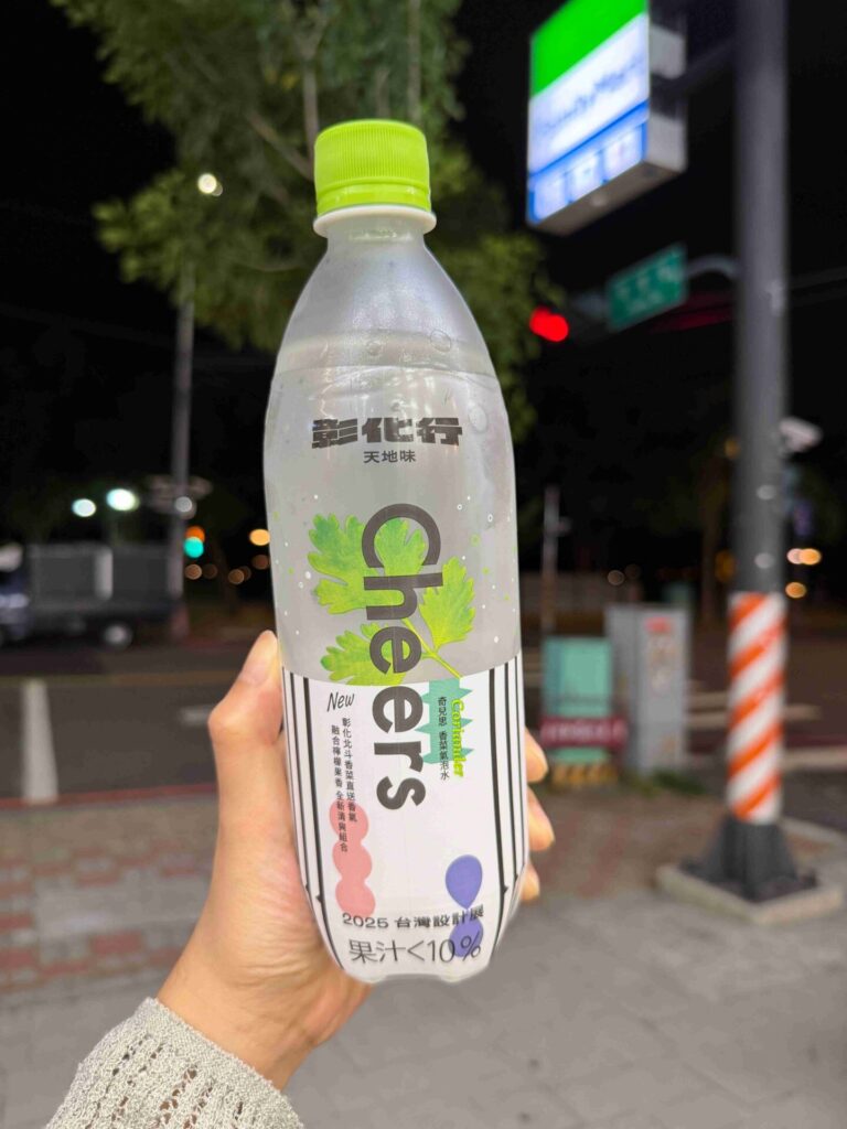 全家便利商店｜香菜霜淇淋，會永遠留在我的香菜回憶！但香菜氣泡水騙了我！