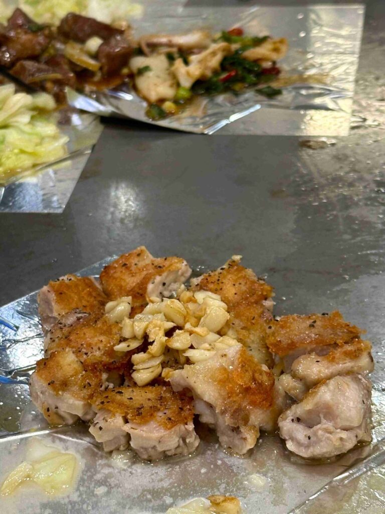 台中｜嘉賓平價鐵板燒：在地人激推的超香鐵板燒，不排隊吃不到！