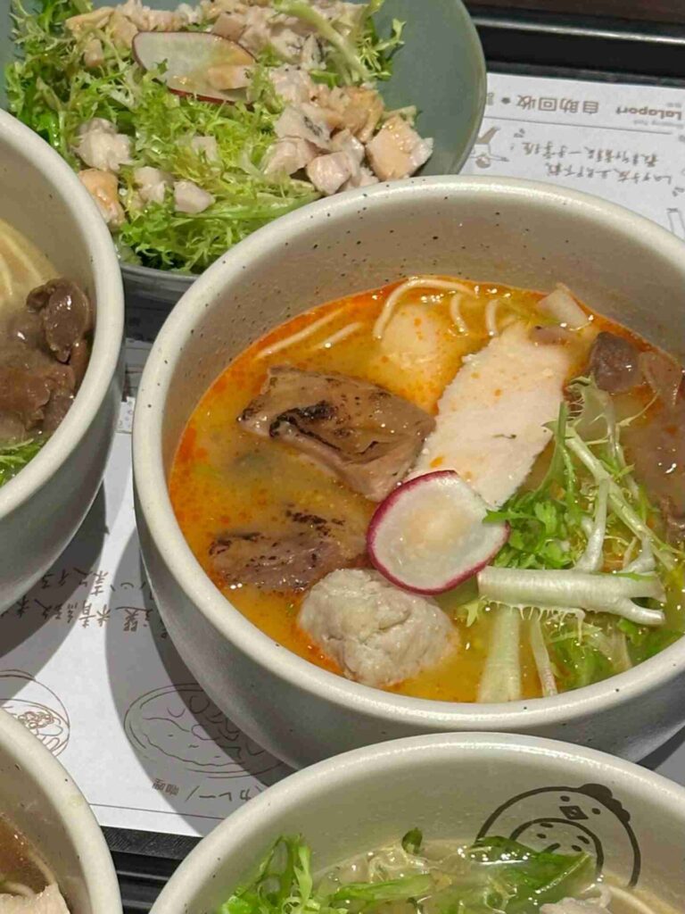 台中美食｜雞湯桑Torisan： 濃郁雞白湯暖入心，LaLaport美食街拉麵新開幕！