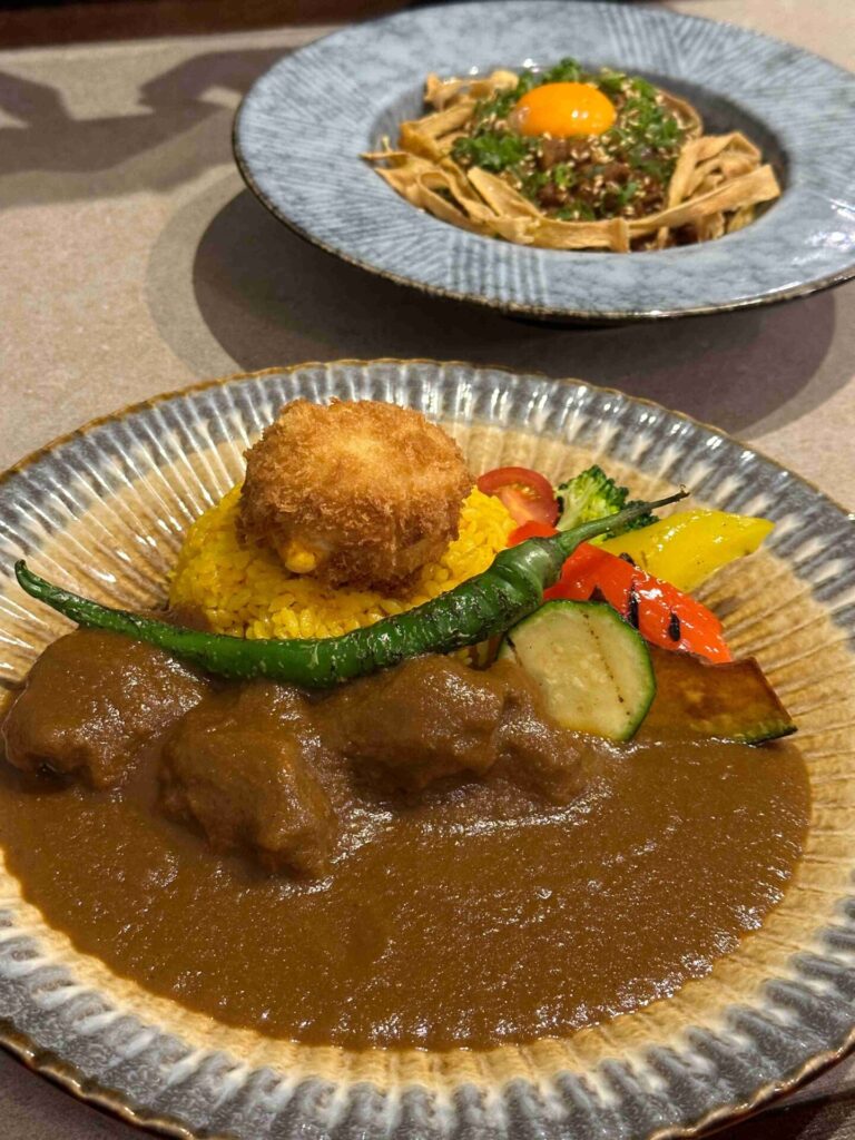 台中美食｜壱絕咖哩：隱身巷弄的人氣日式咖哩專門店，低調卻一試成主顧的香料系咖哩！