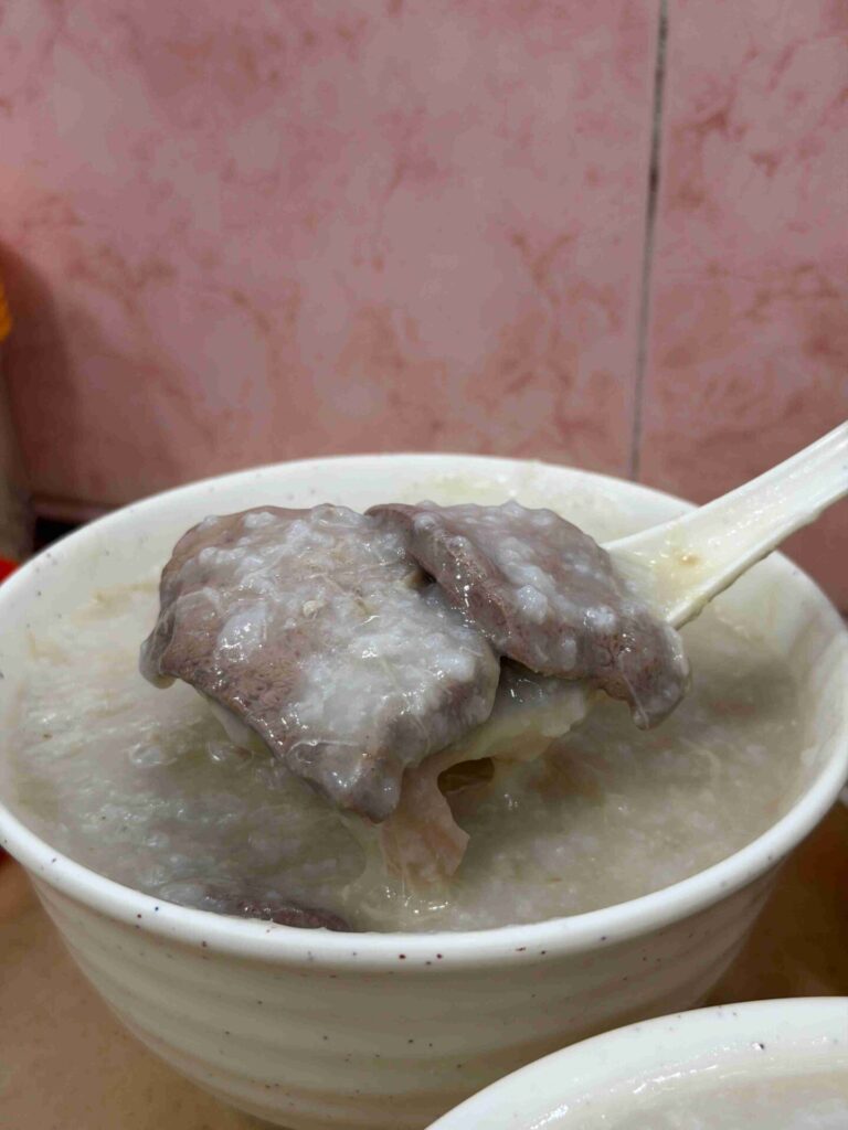 香港上環｜生記粥品專家：超過40年歷史的老字號港式生滾粥，不只米其林推薦，也是在地人最愛的早餐！