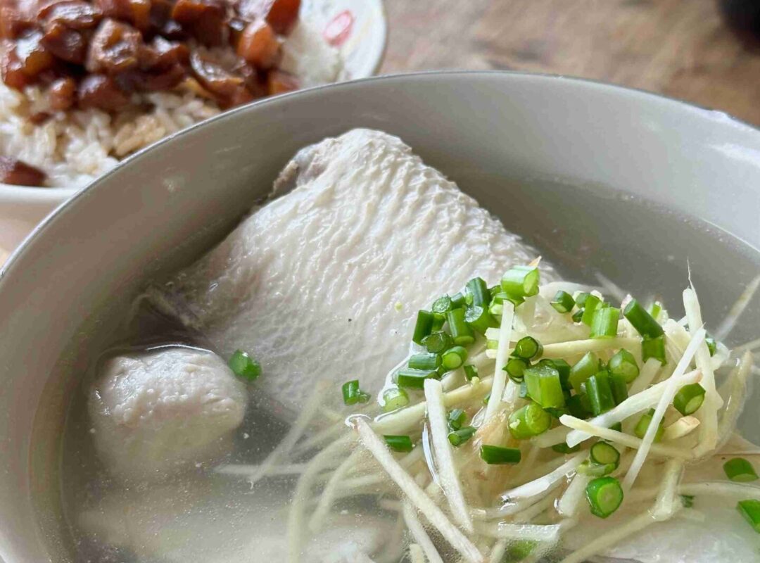 台南┃開元路無名虱目魚‧肉燥飯：在地人排隊的老味道，連續四年榮登米其林必比登！