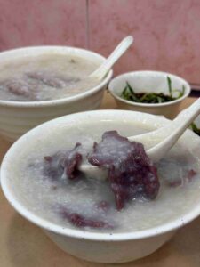 Read more about the article 香港上環┃生記粥品專家：超過40年港式生滾粥，不只米其林推薦，也是在地人最愛的早餐！