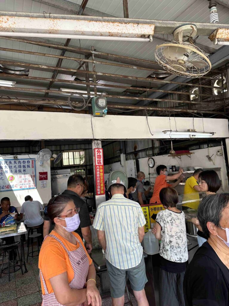 台南美食｜開元路無名虱目魚‧肉燥飯：在地人排隊的老味道，連續四年榮登米其林必比登！