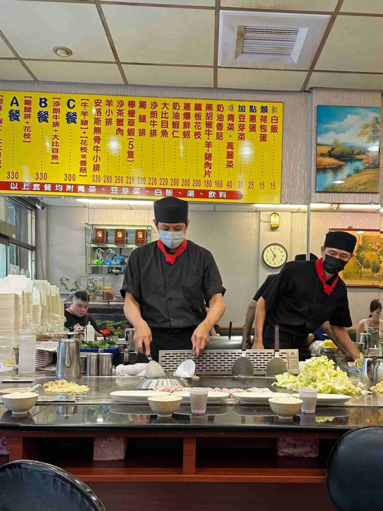 台中｜嘉賓平價鐵板燒：在地人激推的超香鐵板燒，不排隊吃不到！