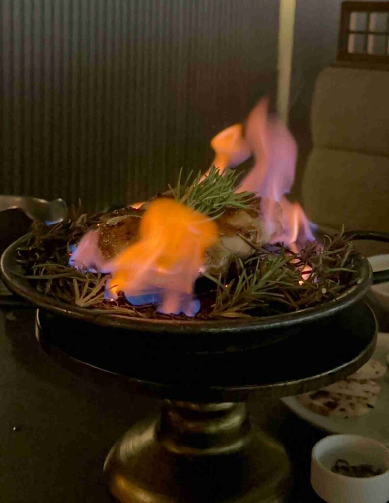 台中┃燒肉中山：必吃蒜香牛肉飯，全程代烤輕鬆享受頂級美味！