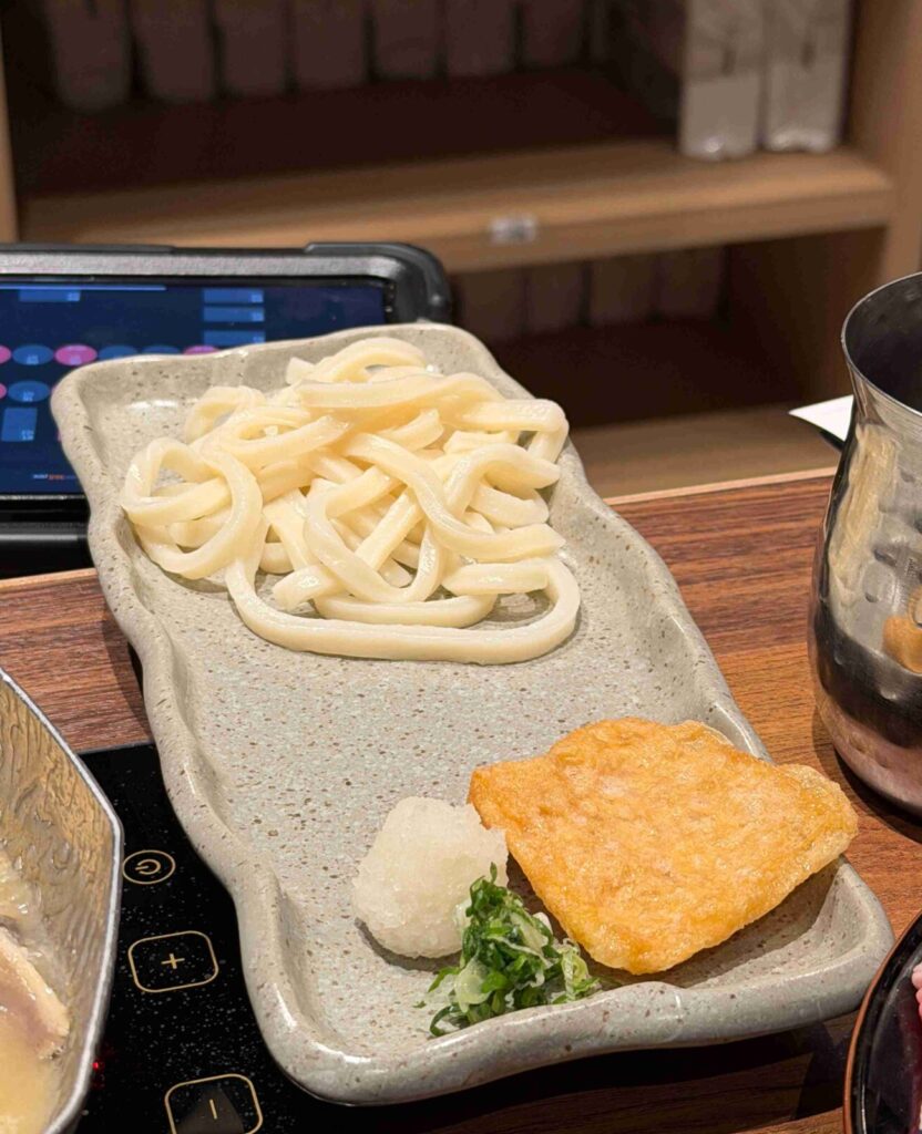 台中美食|新光黑毛屋:被0.5分糖的壽喜燒嚇到!推薦到12/31的柚子鍋,湯頭清爽卻不清淡!