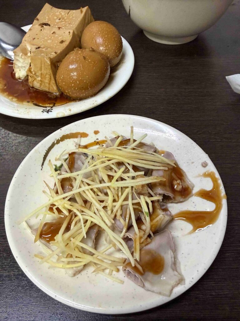 台中美食｜珍品小吃：必點超厲害芋頭米粉，芋頭大塊又鬆軟！