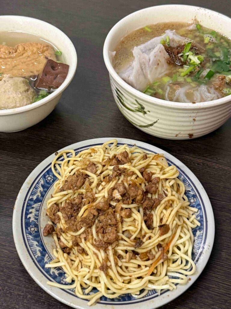 台中美食｜珍品小吃：必點超厲害芋頭米粉，芋頭大塊又鬆軟！
