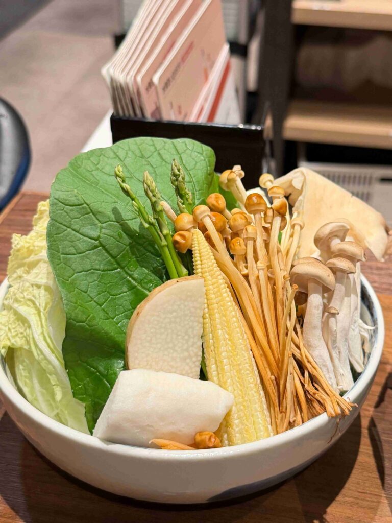 台中美食|新光黑毛屋:被0.5分糖的壽喜燒嚇到!推薦到12/31的柚子鍋,湯頭清爽卻不清淡!
