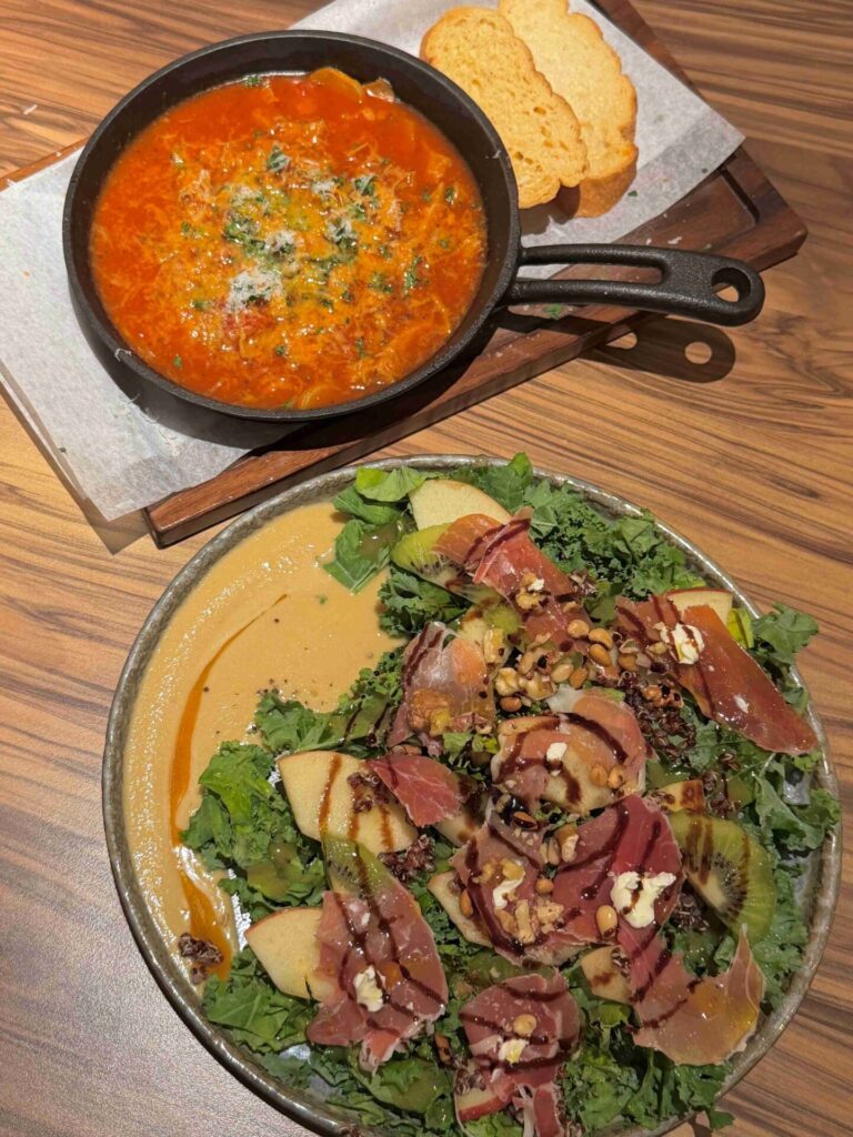 MOLINO 台中
草悟廣場店｜座位超多、寵物友善，沙拉主餐甜點都好吃，飲料超大杯！