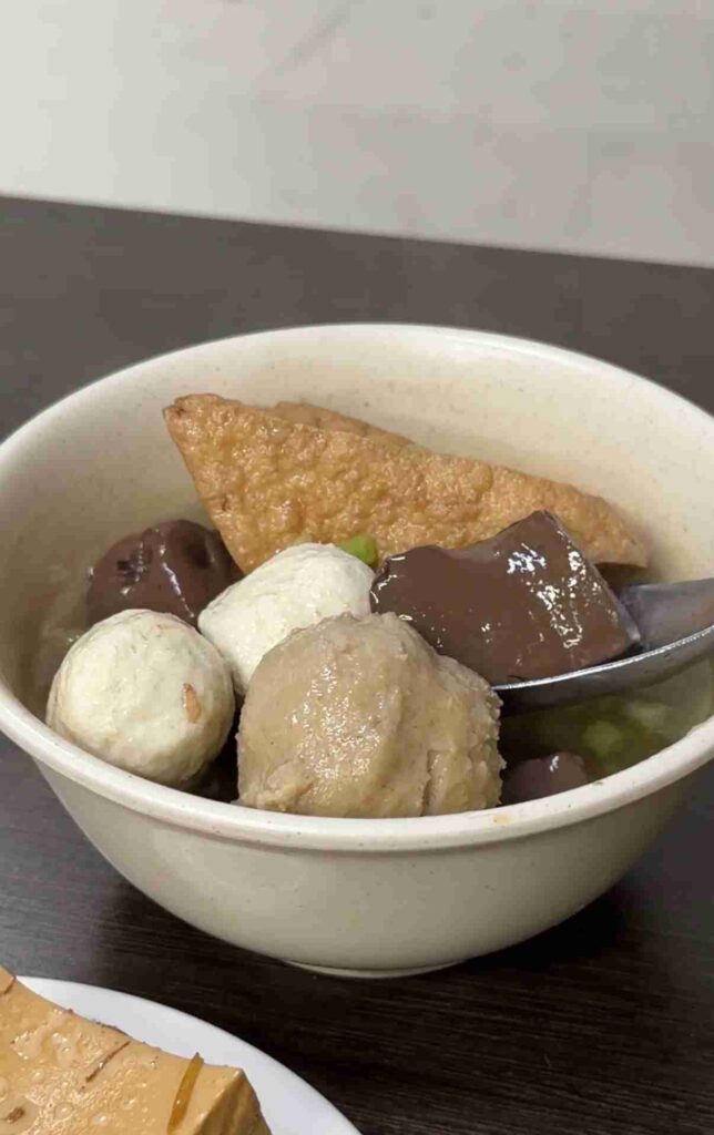 台中美食｜珍品小吃：必點超厲害芋頭米粉，芋頭大塊又鬆軟！
