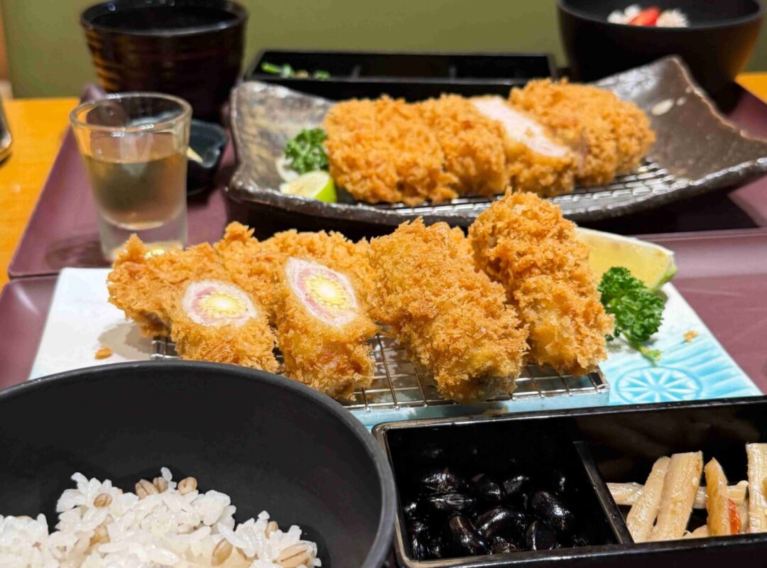 台中┃勝博殿：大推特上厚切老饕豬排，超厚超多汁，炸牡蠣也沒失望！