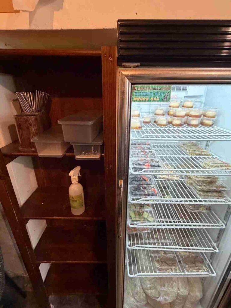 台中美食｜桂蘭麵：隱藏在巷弄裡，為什麼卻連平日中午都客滿？桂蘭雞腿麵手切滷肉飯爆多香菜