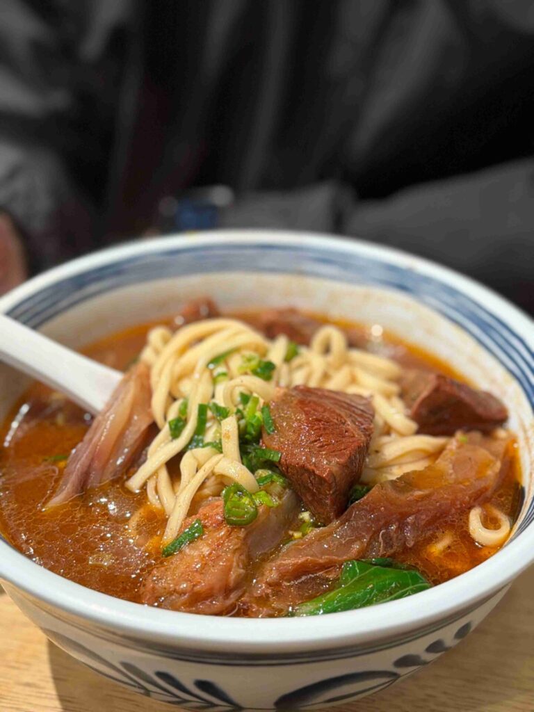 台中美食｜大山牛肉麵：近期吃到最喜歡的牛肉麵！烏龍豆乾也超推超入味！