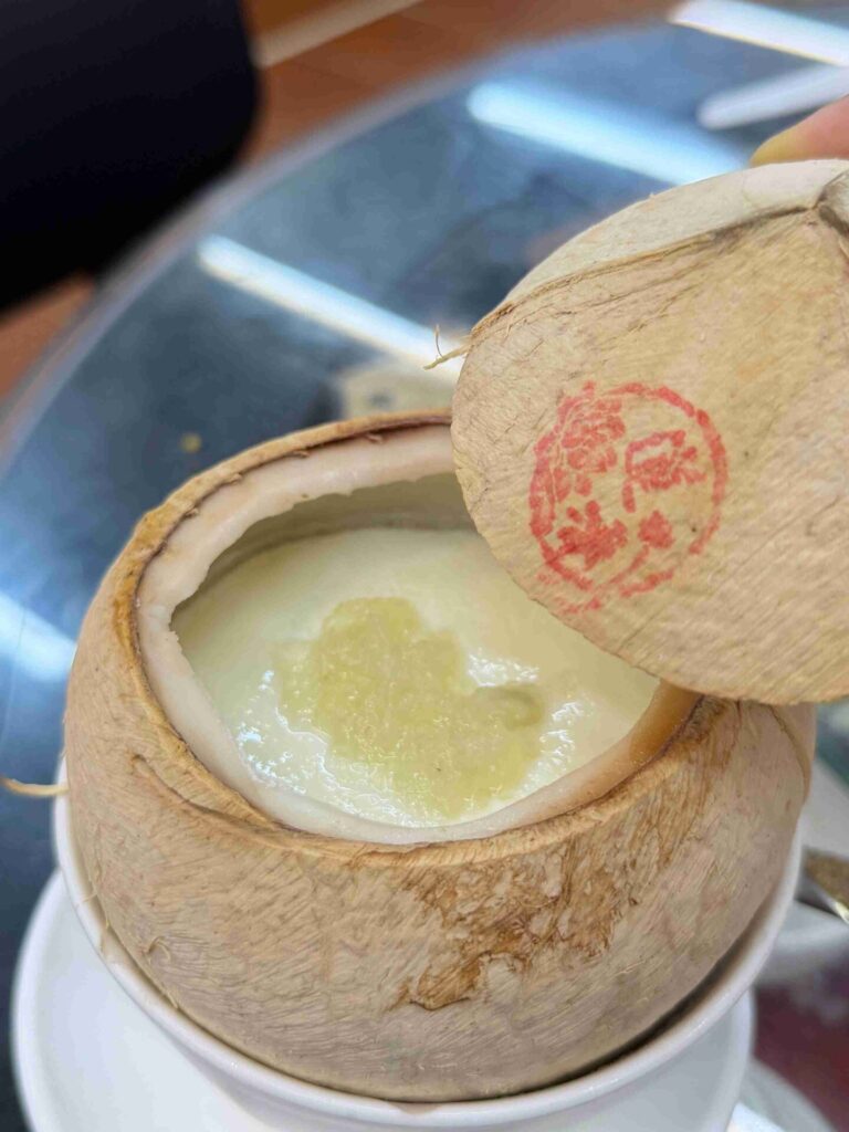 香港中環｜蓮香樓：最原始的港式飲茶體驗，最喜歡椰皇燕窩燉鮮奶！