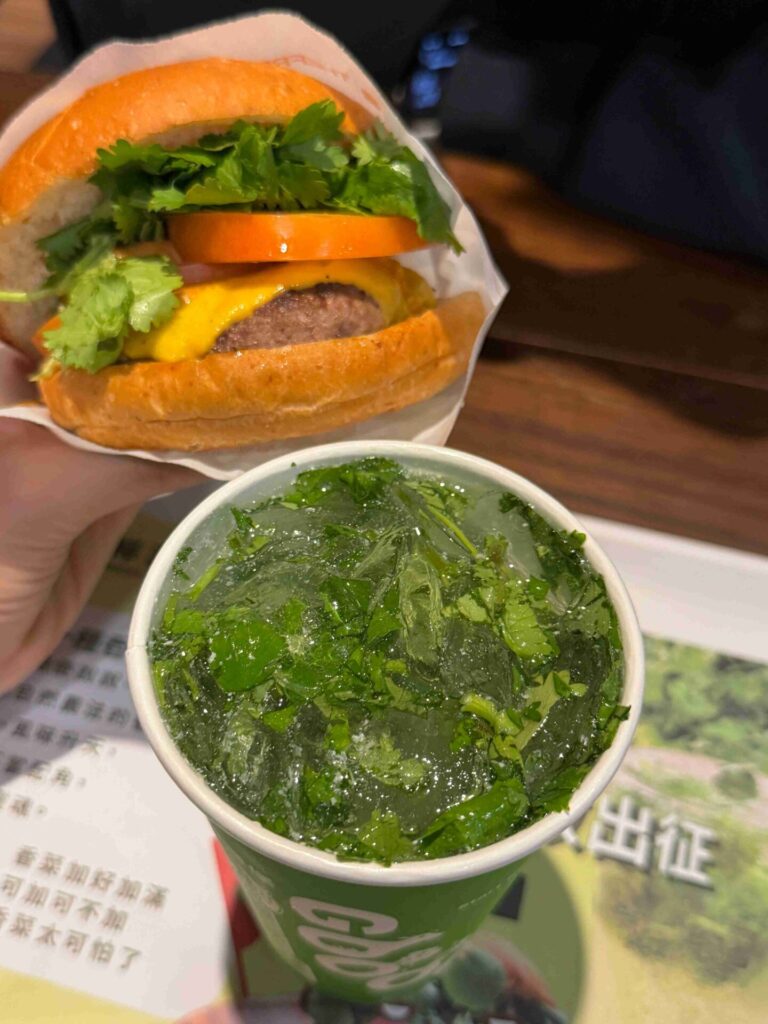 樂檸漢堡｜香菜漢堡：不只漢堡加香菜，連飲料都滿滿香菜！期間限定香菜控必吃！