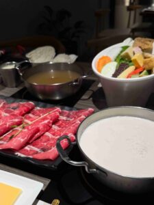 Read more about the article 台中┃加分鍋物：目前最喜歡的牛奶鍋！湯頭超濃郁卻又不會膩！