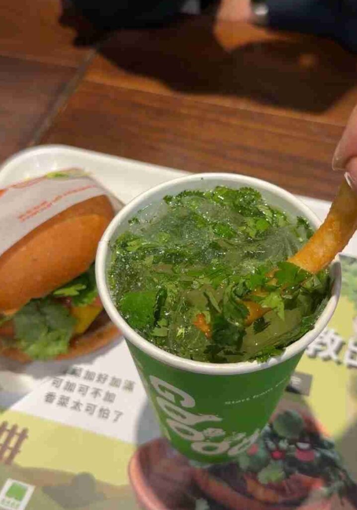 樂檸漢堡｜香菜漢堡：不只漢堡加香菜，連飲料都滿滿香菜！期間限定香菜控必吃！