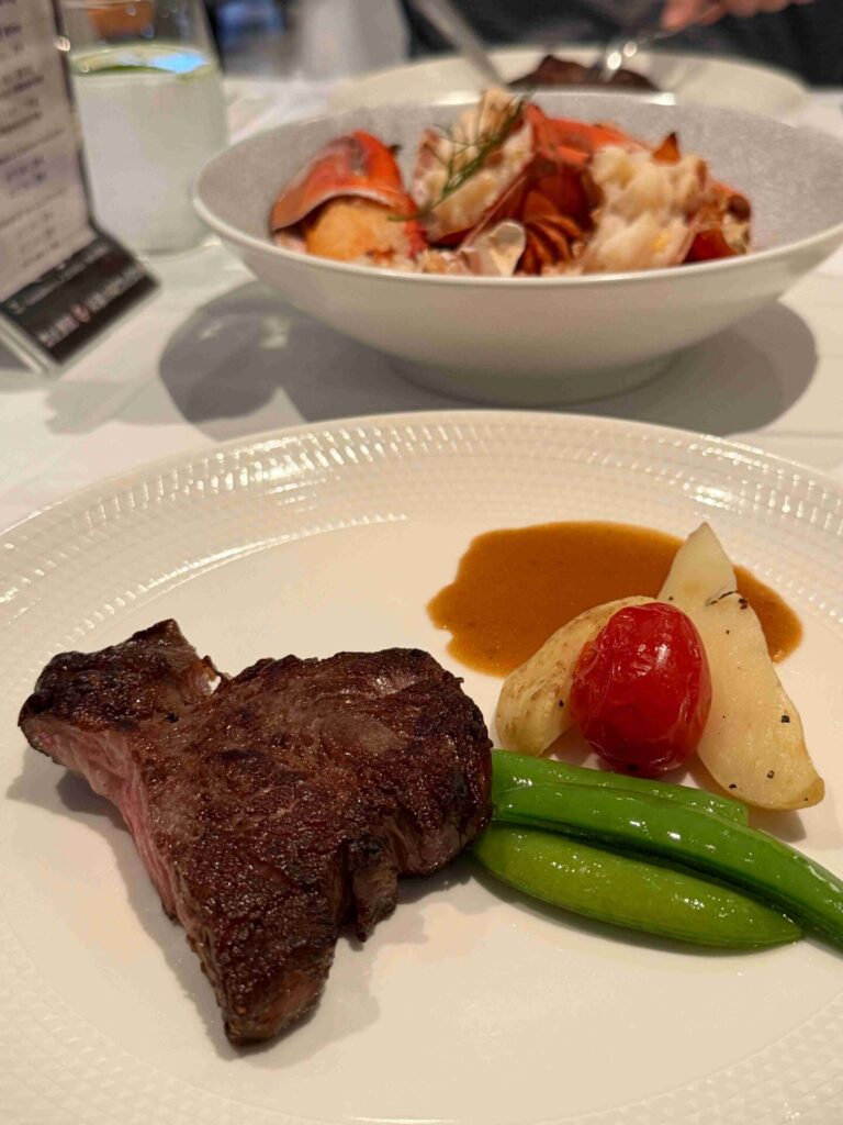 台中美食|雅室牛排:會想二訪的商業午餐,牛排外酥內嫩、濃湯也好喝!