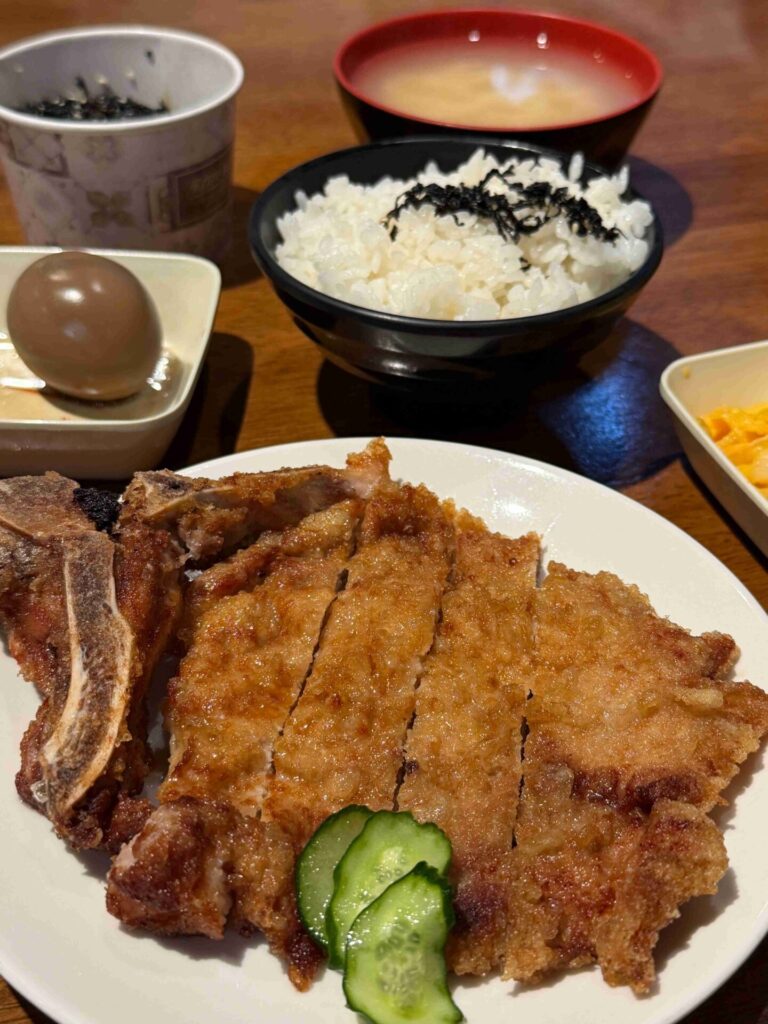 台中美食|范記金之園:必比登推薦,平日五點半就開始排隊值得嗎!