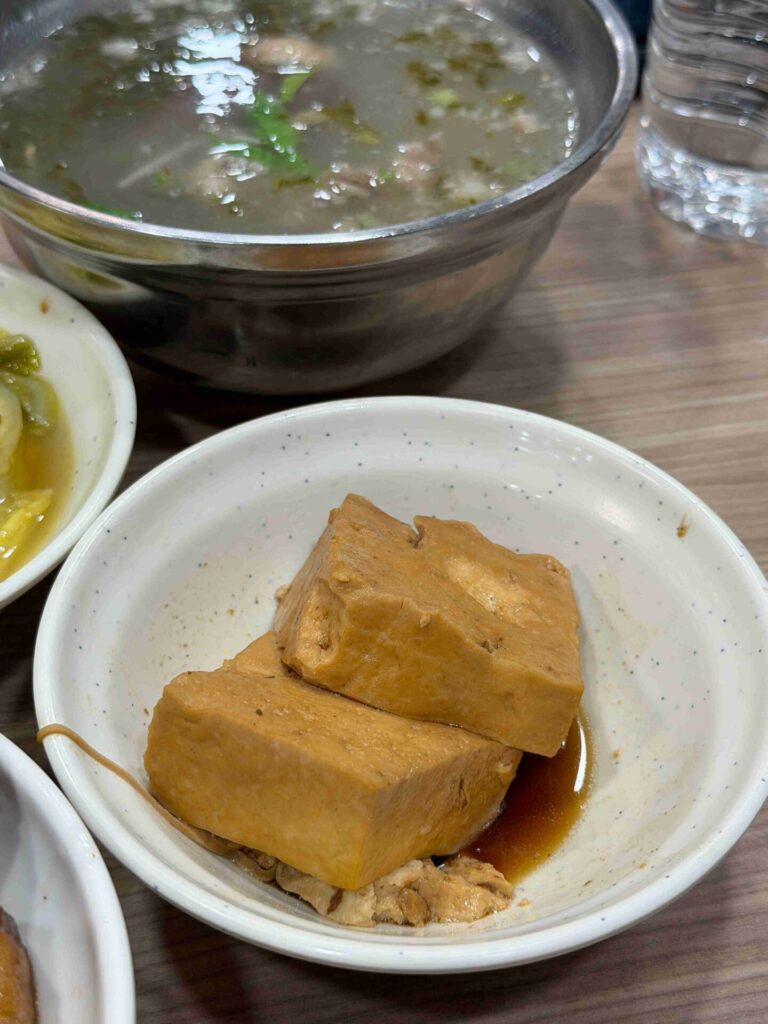 台中美食|夜間部爌肉飯:連續三年必比登推薦,結果吃起來有點小失望!