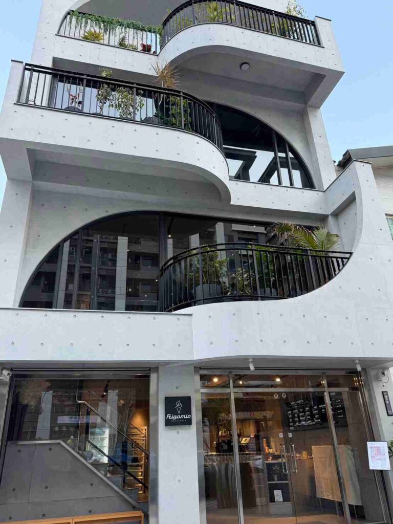 台中甜點｜Frigomio Gelateria ：目前吃到最喜歡的雪酪，口感超級滑順，而且口味選擇超級多！