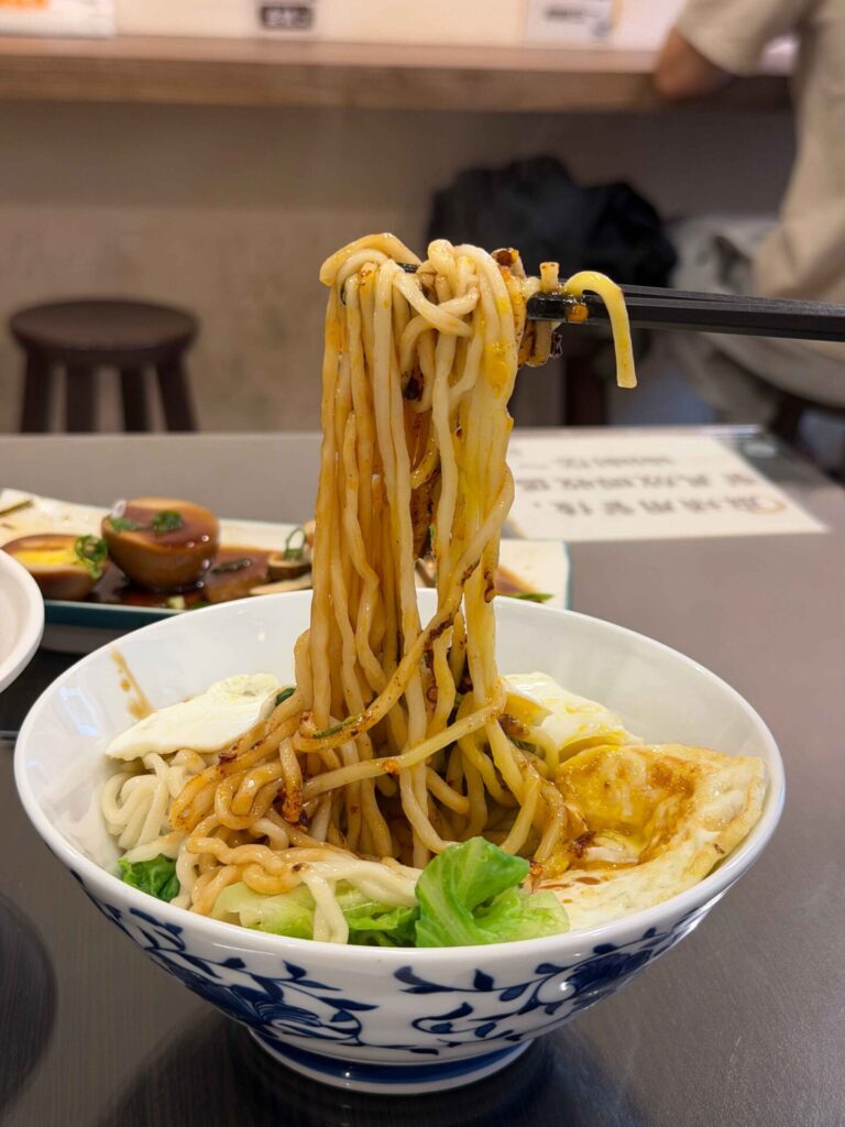 彰化員林｜圓樓仔滷肉飯：限量版皮蛋滷肉飯超讚！是我目前吃過皮蛋給最多的！