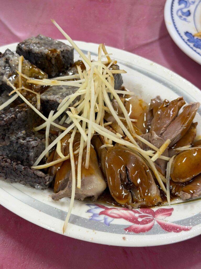 台中美食｜阿火獅鵝肉担：目前吃到最嫩的鵝肝鵝心！難怪生意爆炸好！好吃加上好停車！又開到半夜！難怪沙鹿人狂推！