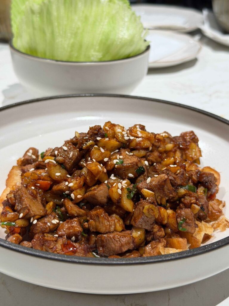 台中美食|九華樓:跳跳糖片鴨捲餅超特別,手工鴨蛋黃布丁超好吃!九華樓 朝富店|大推什麼都能吃到的全鴨匯!四個人吃份量剛剛好!