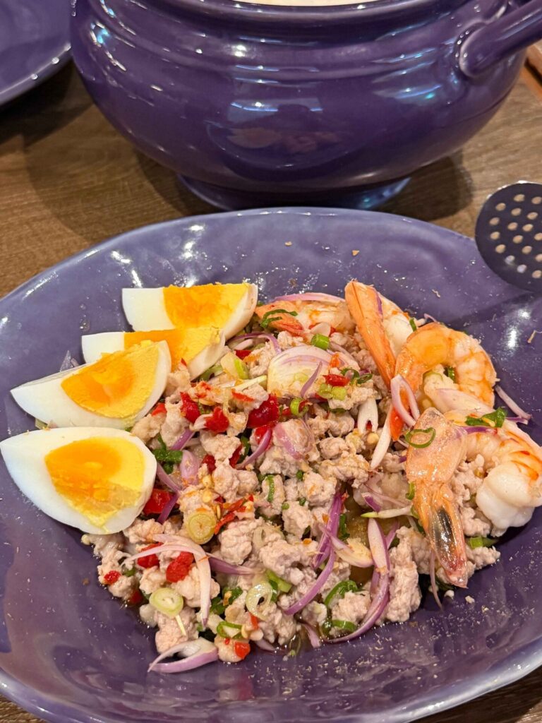 台中美食｜NARA Thai Cuisine：米其林推薦的泰式料理，燒茄鮮蝦沙拉超有特色！期待台中漢神百貨開幕！