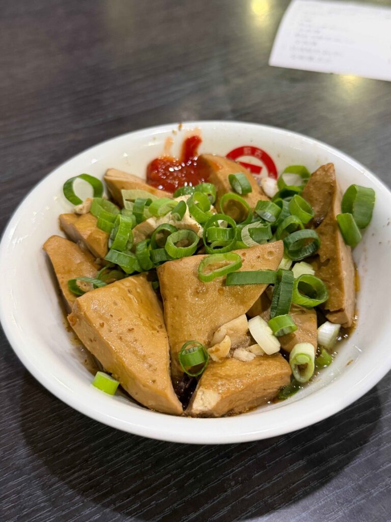 台中美食｜歐吉複合式餐飲：大推Ａ餐超划算！讓你從早坐到晚的復古茶館！
