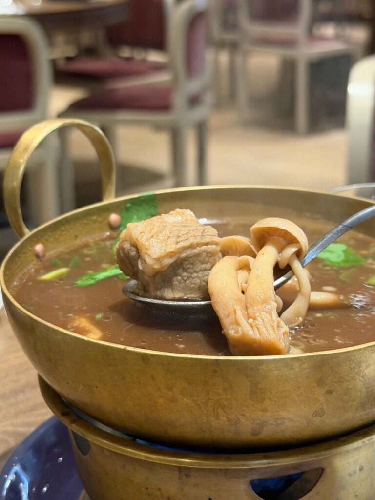 台中美食｜NARA Thai Cuisine：米其林推薦的泰式料理，燒茄鮮蝦沙拉超有特色！期待台中漢神百貨開幕！