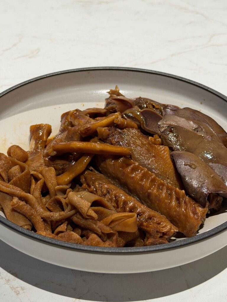 台中美食|九華樓:跳跳糖片鴨捲餅超特別,手工鴨蛋黃布丁超好吃!九華樓 朝富店|大推什麼都能吃到的全鴨匯!四個人吃份量剛剛好!