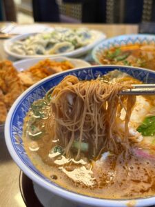 Read more about the article 台中┃紫壁栽手作食與茶：大推炸雞排！30年老字號泡沫紅茶店！