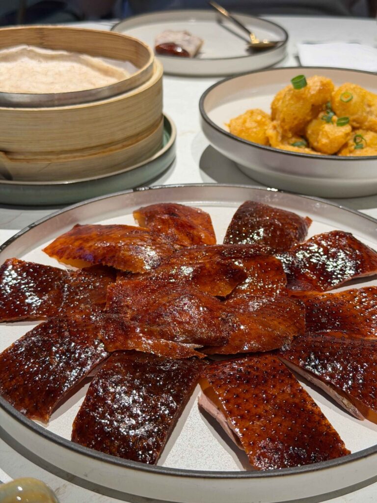 台中美食|九華樓:跳跳糖片鴨捲餅超特別,手工鴨蛋黃布丁超好吃!九華樓 朝富店|大推什麼都能吃到的全鴨匯!四個人吃份量剛剛好!