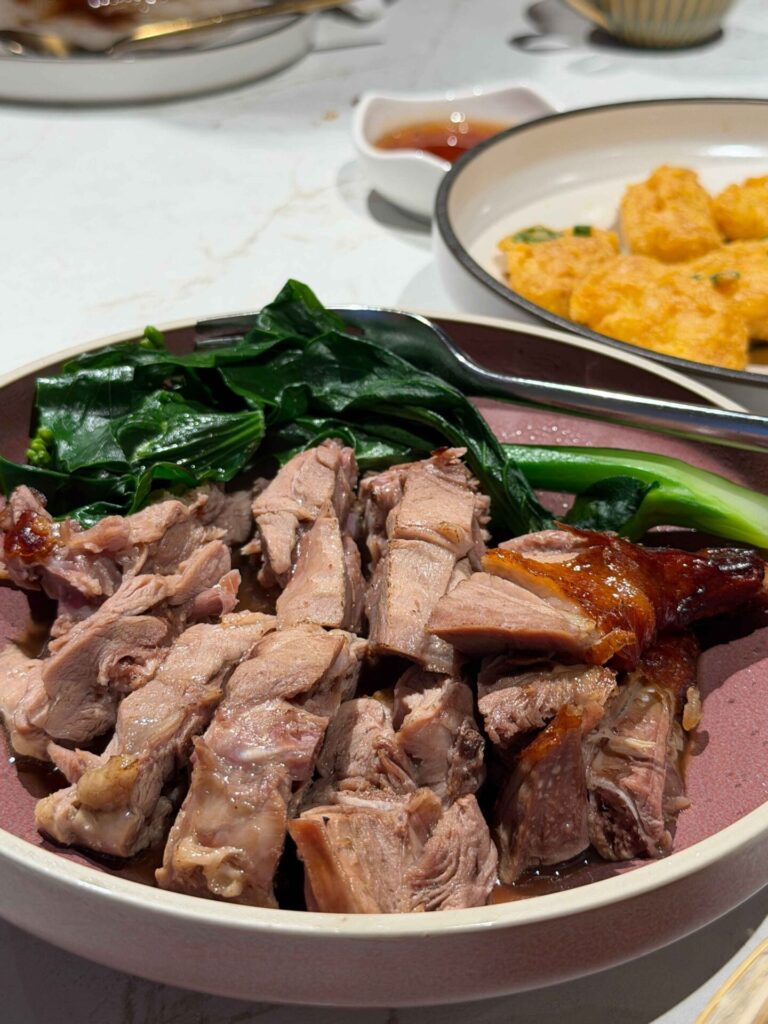 台中美食|九華樓:跳跳糖片鴨捲餅超特別,手工鴨蛋黃布丁超好吃!九華樓 朝富店|大推什麼都能吃到的全鴨匯!四個人吃份量剛剛好!