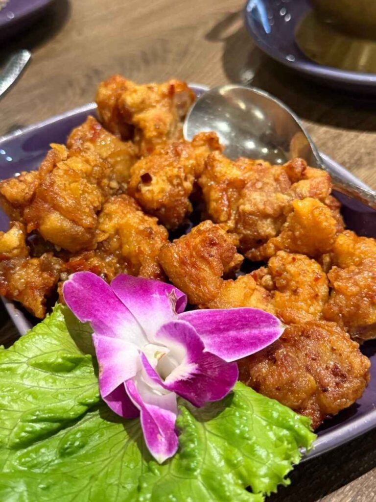 台中美食｜NARA Thai Cuisine：米其林推薦的泰式料理，燒茄鮮蝦沙拉超有特色！期待台中漢神百貨開幕！