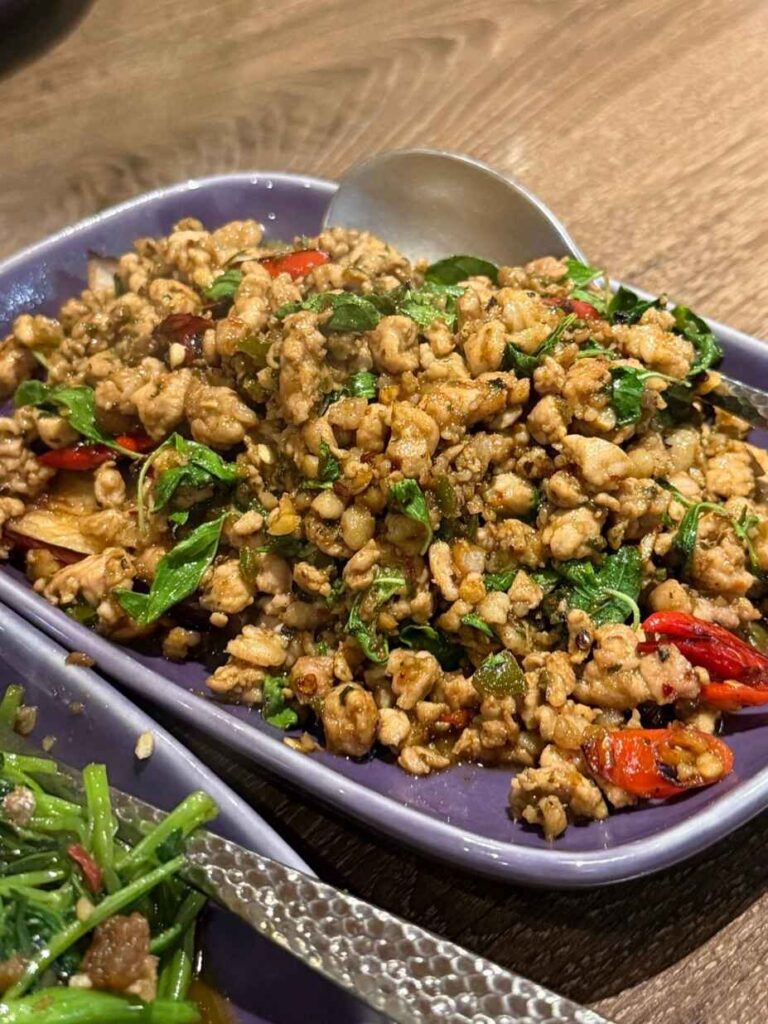 台中美食｜NARA Thai Cuisine：米其林推薦的泰式料理，燒茄鮮蝦沙拉超有特色！期待台中漢神百貨開幕！