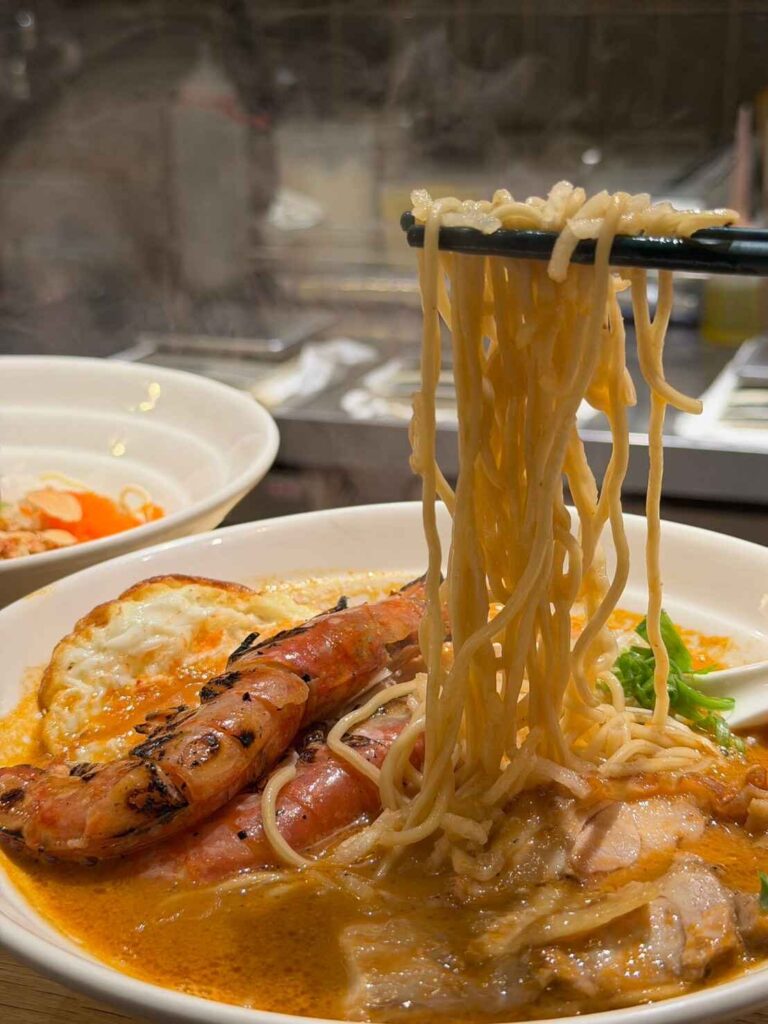 台中美食|無魚拉麵:從湯頭、主食到麵條都很喜歡的蝦拉麵!